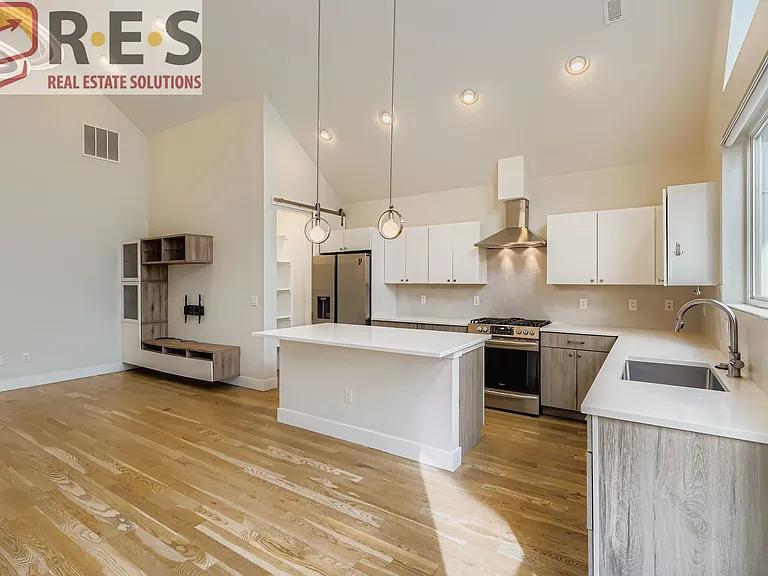 3411 N Albion St #2 — Photo 4