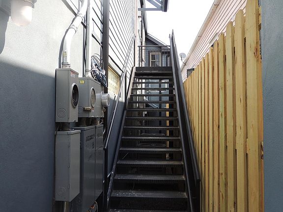 3rd image of 3921B Saint Claude Ave