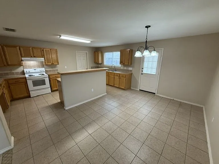 3113 Silhouette Dr — Photo 5