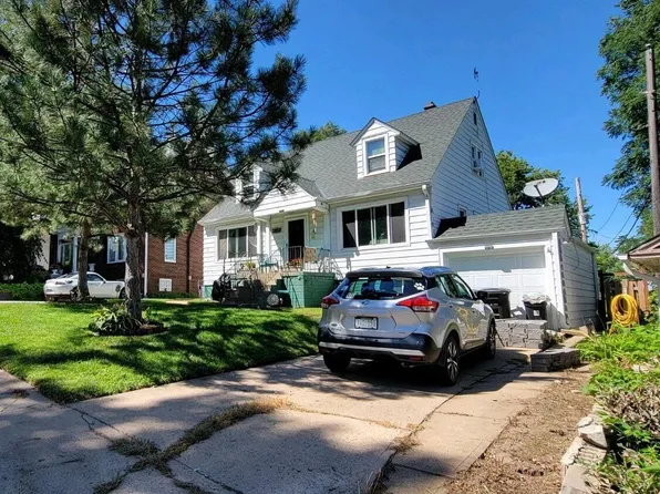 3012 Whitmore St, Omaha, NE 68112