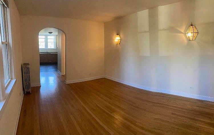 1st image of 2625 W Farragut Ave APT 1A