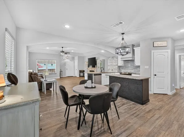 705 Phillips Ct, Mansfield, TX 76063