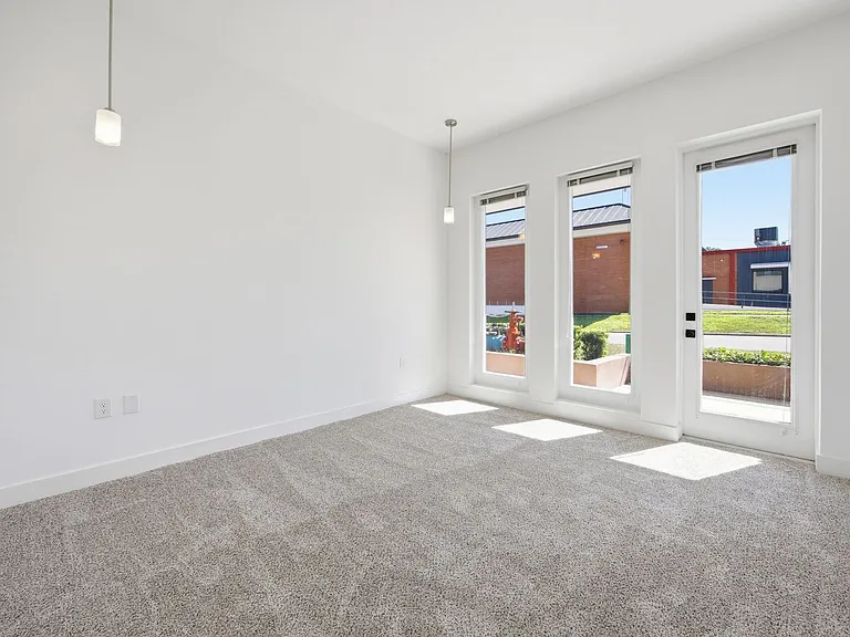 100 N Dewey St — Photo 4