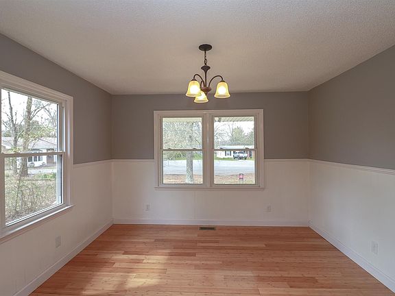 4th image of 231 Joy Ave