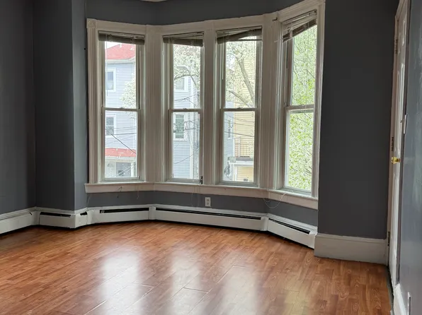 28 Tuxedo Ave #2, Providence, RI 02909