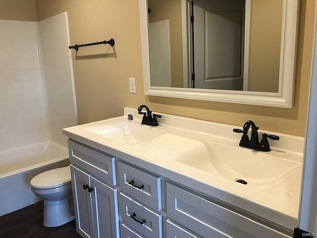 2nd image of 203 Cuivre Creek Dr