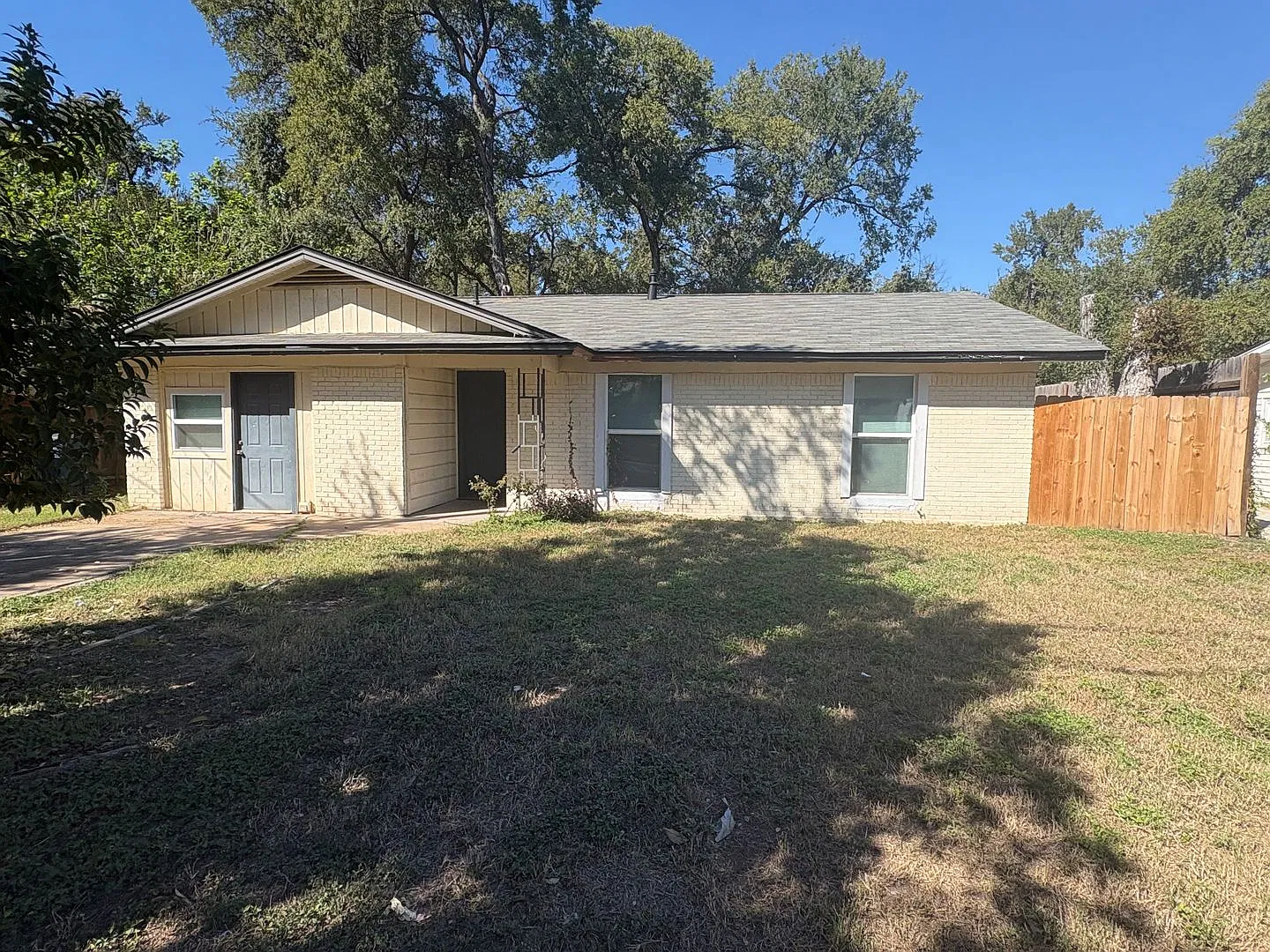 Great home in East Austin! — Photo 1