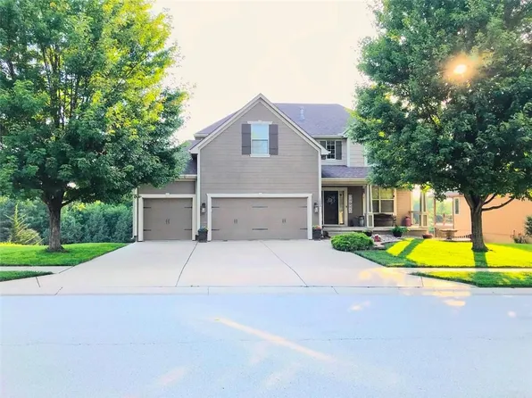 1233 Wiltshire Blvd, Raymore, MO 64083
