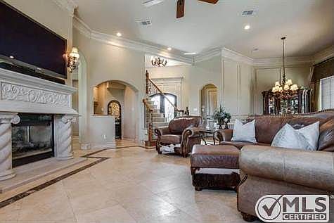 5th image of 610 Stowe Ln
