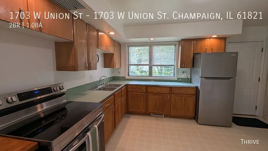 Charming 2-Bedroom Duplex with Hardwood Floors — Photo 4