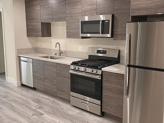 705 Gayley Avenue, Westwood, CA 90024 - KITCHEN