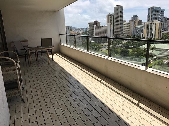 3rd image of 1910 Ala Moana Blvd APT 18B