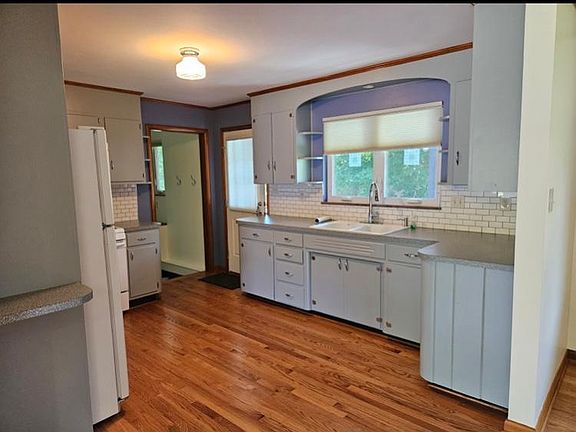 4th image of 1756 Scenic Dr