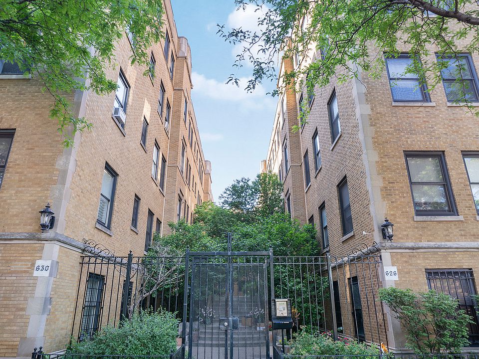1st image of 626 W Waveland Ave APT 2D