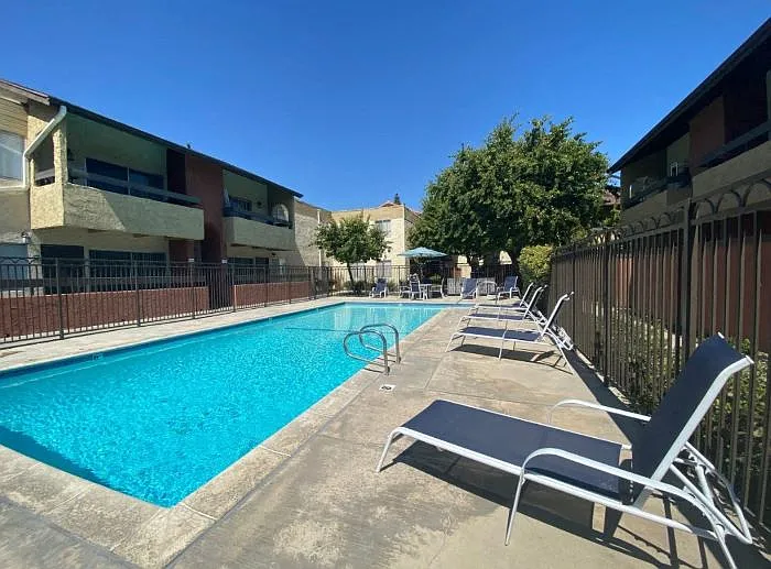 Villa del Sol Apartments — Photo 2
