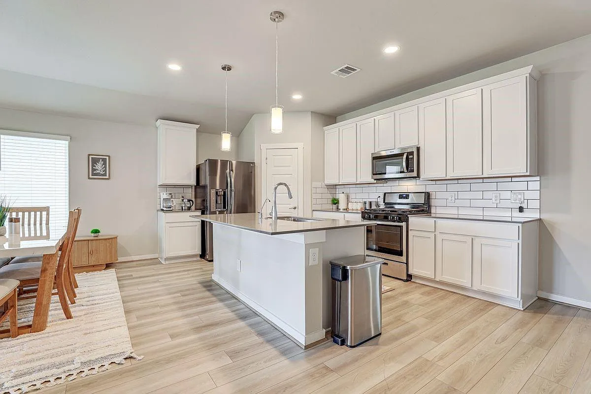4 bed, 2.0 bath, 1770 sqft, $3,500 — Photo 4