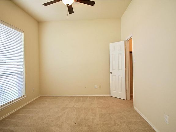 3rd image of 1152 Churchill Dr