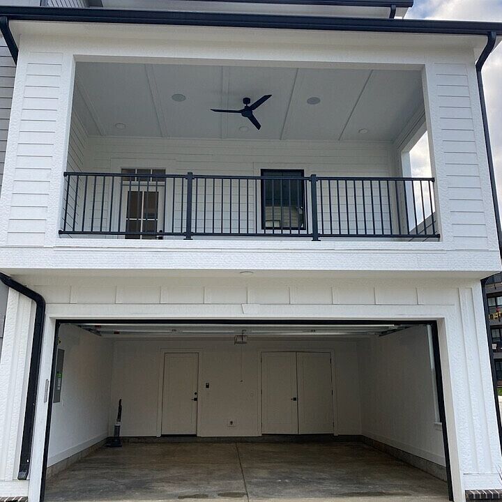2nd image of 421 Mariposa Trl