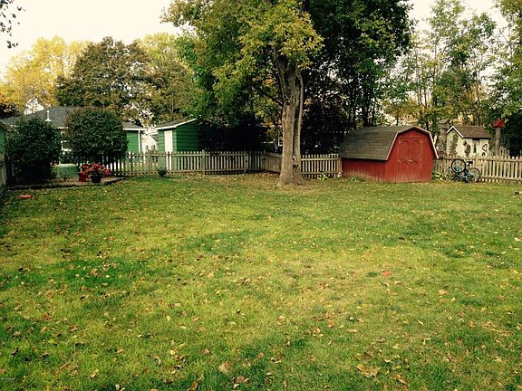 3rd image of 712 Marguerite Ave
