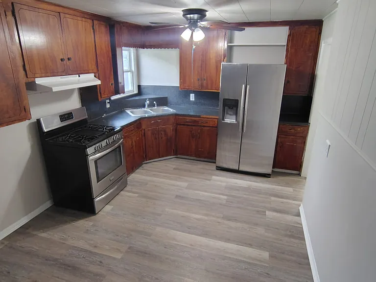 625 W Avenue D — Photo 10