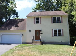44 Parkhurst Rd, Warwick, RI 02889