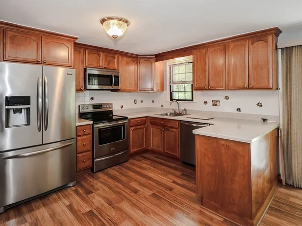 293 Jackson St, Methuen, MA 01844
