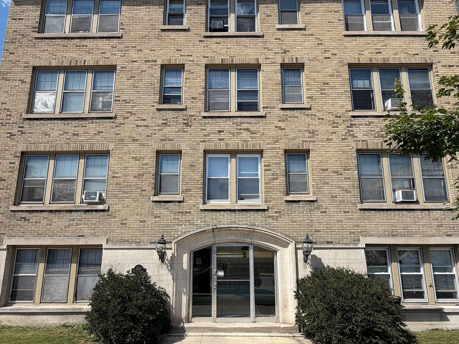 1303 Cass — Photo 1
