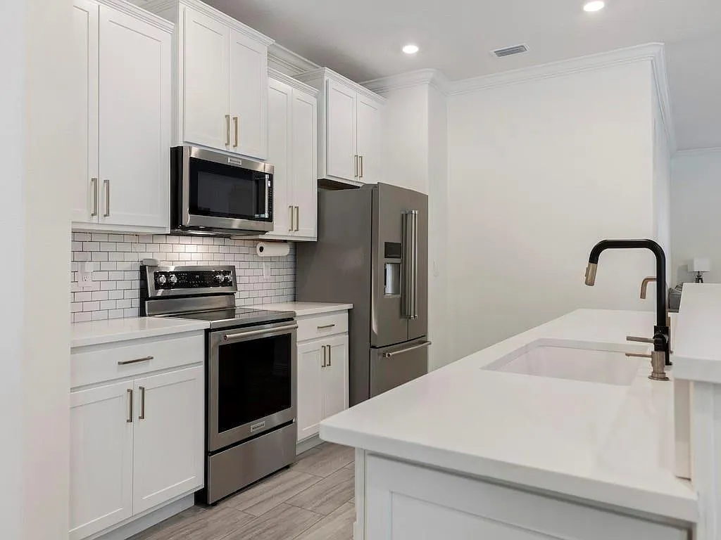 4 bed, 2364 sqft, $4,000 — Photo 3
