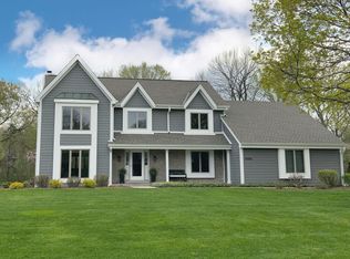 1050 Weston Hills Dr, Brookfield, WI 53045