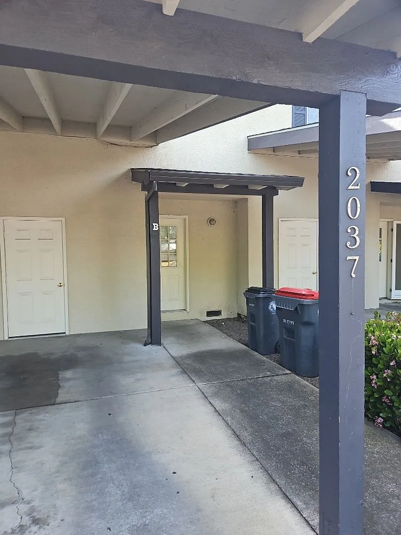 M2037 — Photo 1
