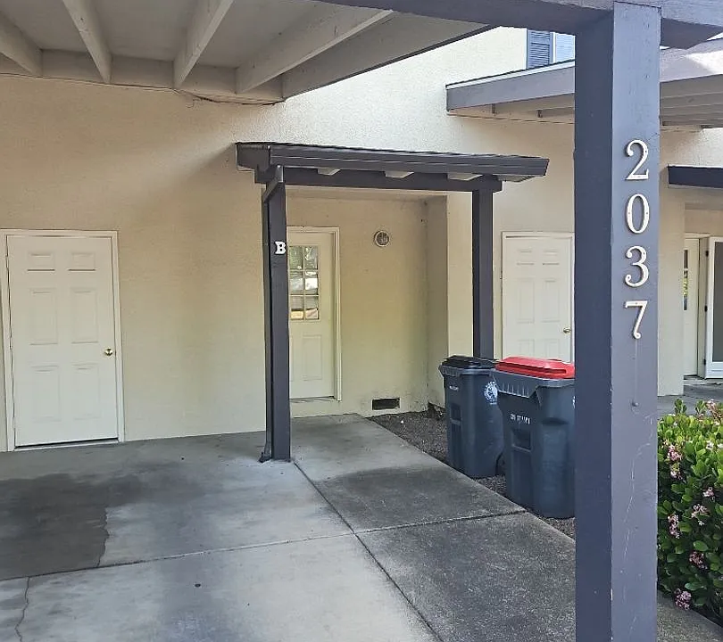 2037 Campus Dr