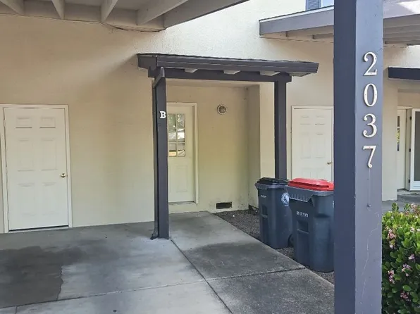 M2037, 2037 Campus Dr APT B, Medford, OR 97504