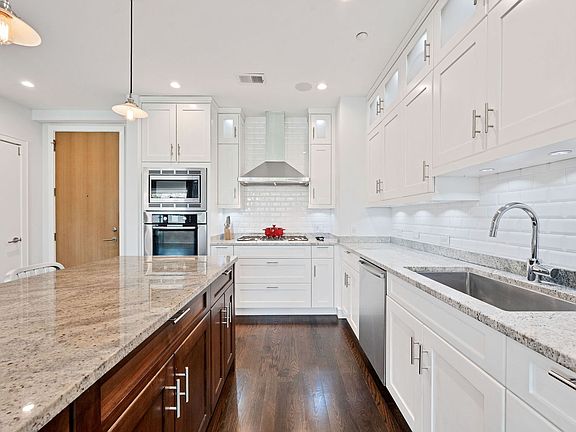 3rd image of 1307 W Wrightwood Ave APT 306