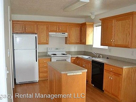 3rd image of 2045 Alan St APT 2