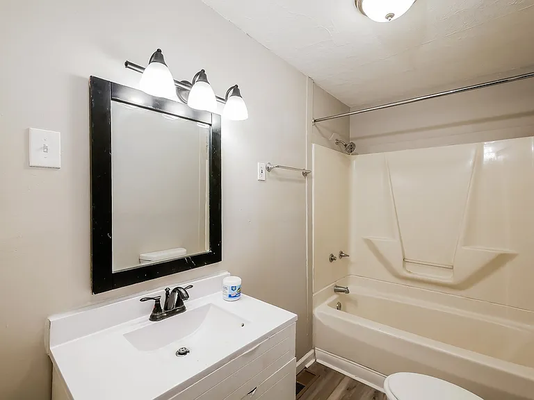 496521_027_bathroom_13524931.jpg