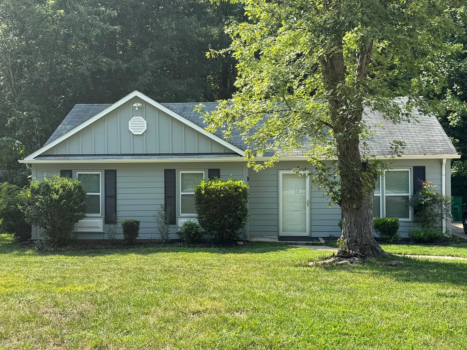 3 bed, 1.5 bath, 1148 sqft, $1,700 — Photo 1