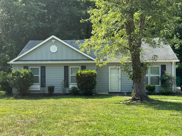 4800 Farm Pond Ln, Charlotte, NC 28212