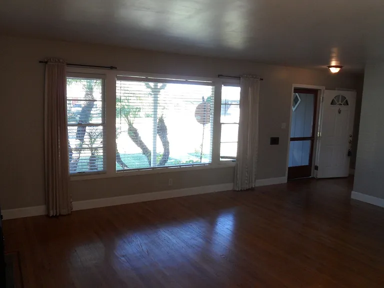 445 N Pine St — Photo 7