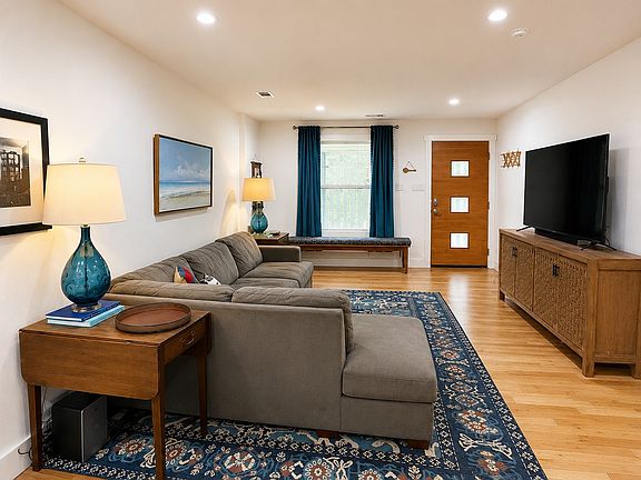 3rd image of 2728 Sunset Ave
