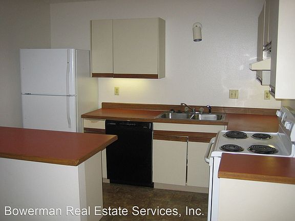 4th image of 1911 Centennial Dr #B
