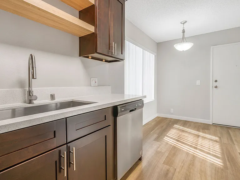 Oxnard Terrace — Photo 18