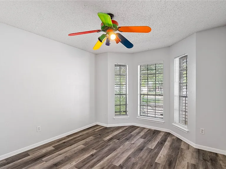 2210 Dorsey St — Photo 18