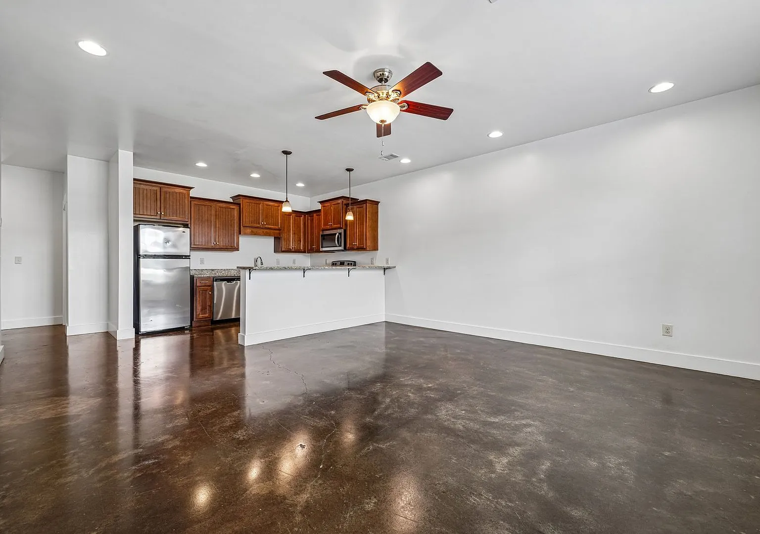 Beverly Townhomes — Photo 4
