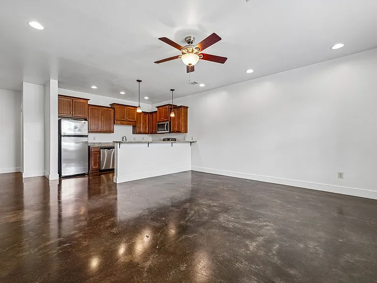 Beverly Townhomes — Photo 4