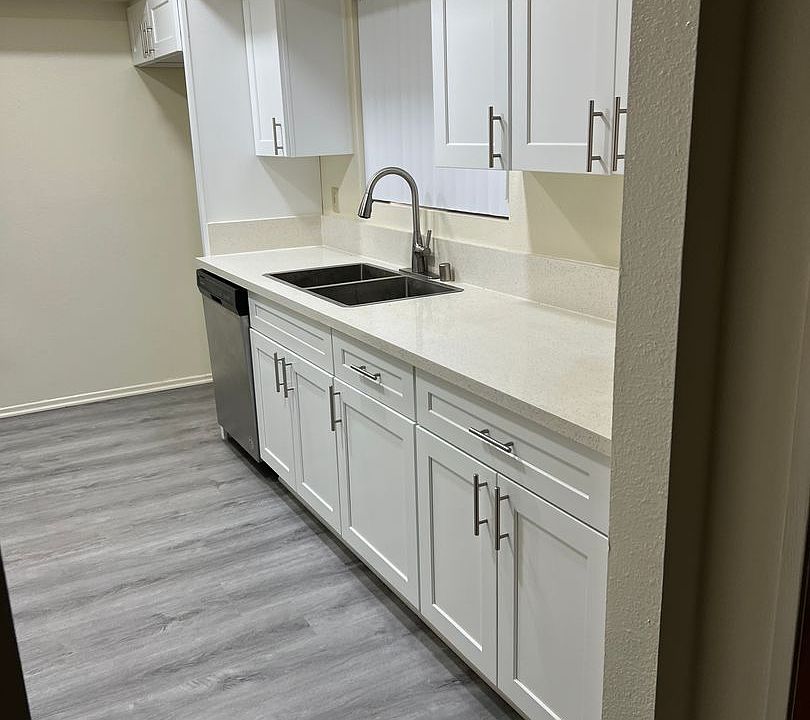1st image of 1219 N Columbus Ave #105
