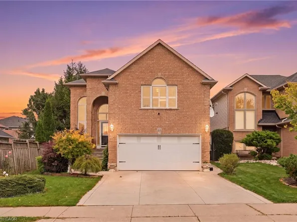 11 Redtail Cres, Hamilton, ON L9B 2R6