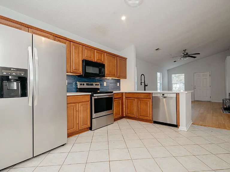218 Lytham Ct — Photo 8