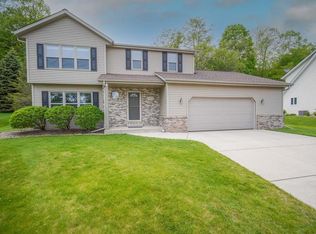 1412 Wolf Dr, West Bend, WI 53090
