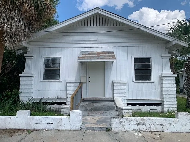 4 bed, 2118 sqft, $2,400 — Photo 2