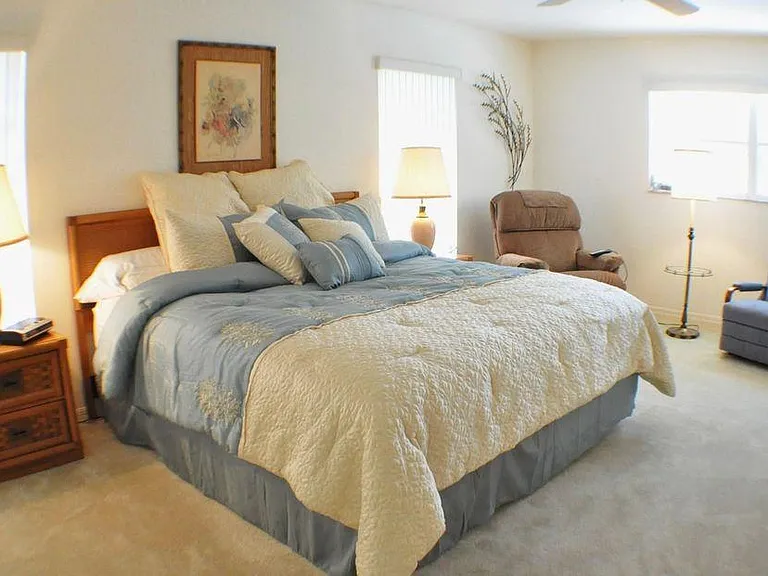 1022 SW 18th Ter — Photo 8